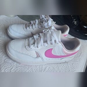 Nike White and Light Pink Sneakers